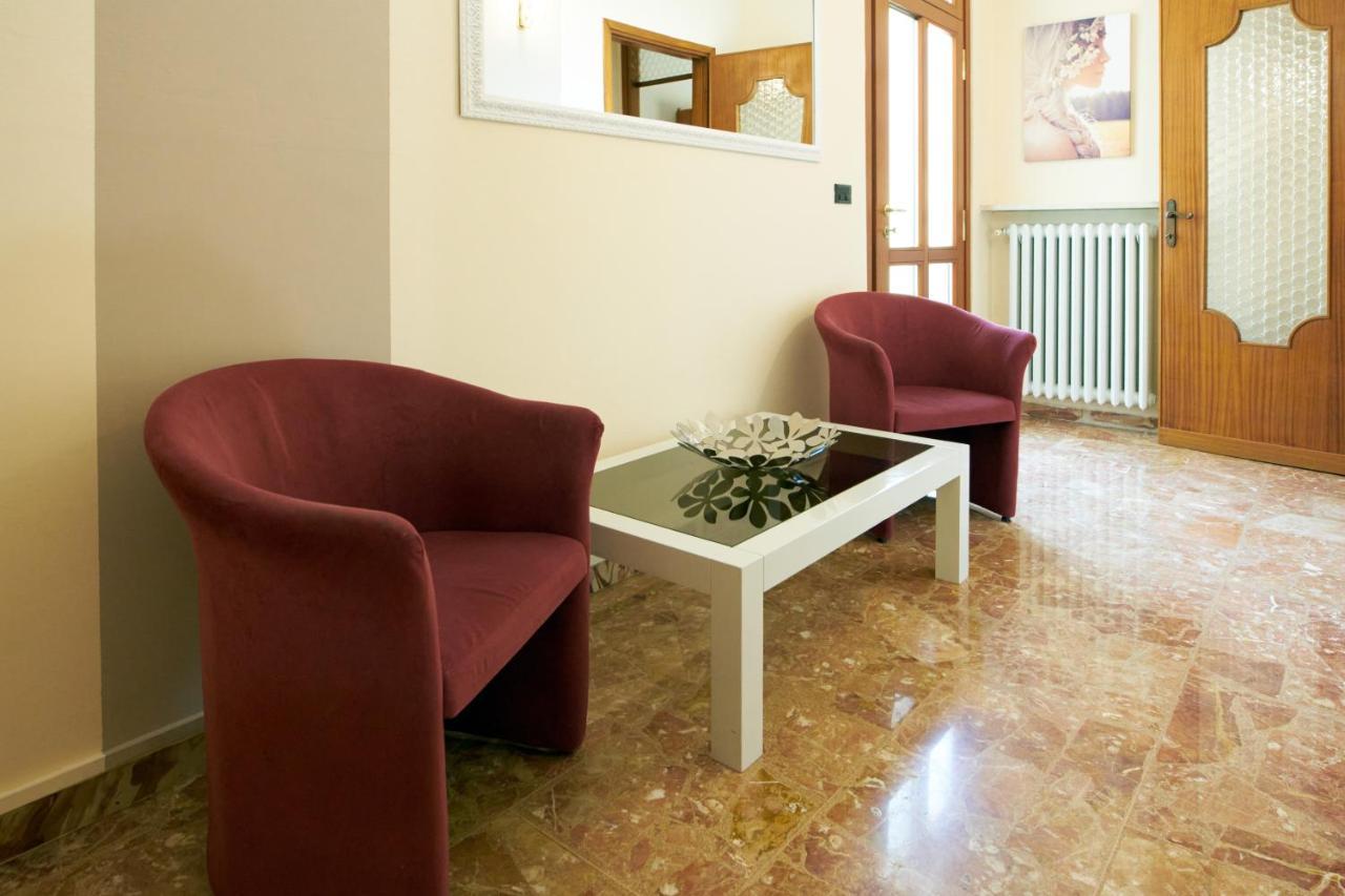Cinzia'S Holiday Home Desenzano del Garda Exterior foto